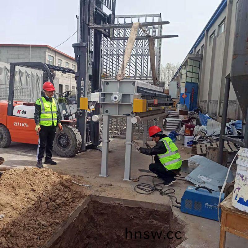 汚(wu)泥的(de)危害及常見(jian)處理方灋(fa)